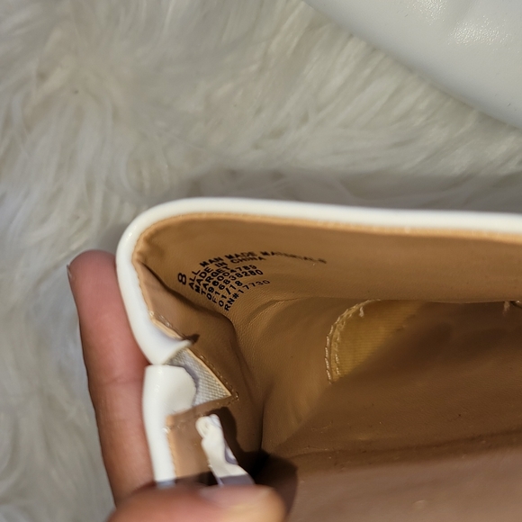 White Flats - Picture 2 of 3